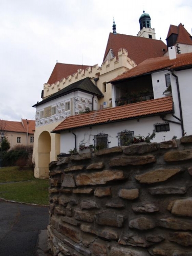 Kousek za branou můžeme zajít do menšího parku Parkán, kde hned za ní u obvodové hradební zdi jsou krásné pohledy na kostel sv. Jakuba a bývalou městskou školu.