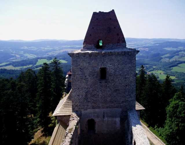 S postupujícím časem však hrad přestal plnit své původní poslání a roku 1584 započala královská komora zdejší panství rozprodávat. Jeho zbytky pronajímal městu Kašperské Hory a v roce 1614 císař a král Matyáš pronajal městu i samotný hrad. V roce 1616 či 1617 hrad, který byl až dosud vždy hradem královským, kašperskohorským prodal.   V té době byl Kašperk již značně sešlý a ani zamýšlené opravy jej nemohly uvést do původního stavu. To jej možná uchránilo před úplným zbořením, které vojenská kancelář císaře a krále Ferdinanda III. v roce 1655 nařídila provést na většině pohraničních hradech v Čechách ze strachu, aby se nestaly útočištěm nepřátel moci habsburské dynastie. Na druhou stranu se však městští zastupitelé necítili povinni se o hrad dále starat a tak ho s klidem nechali chátrat, neboť pro ně bylo zajímavé pouze panství s hradem spojené.