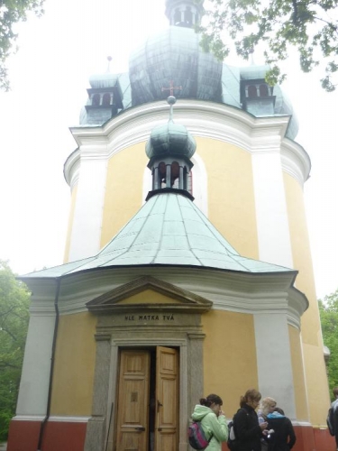 Zvenku kostel