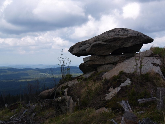 Dřívější název tohoto vrcholu Želnavské hornatiny byl Liščí louka.  