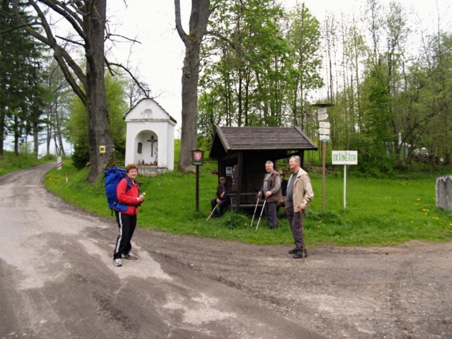 V roce 1870 zde žilo 143 osob ve 22 domech. Počet obyvatelstva měl klesající tendenci a v roce 1930 zde žilo pouze 116 osob v 25 domech. V roce 1946 odešlo na odsun pouze 61 osob německé národnosti. Po odsunu německého obyvatelstva počet stále klesal a v současné době je obec sídlem chalupářů.