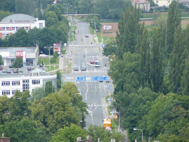 Na Bílé věži jsme nebyli jen kvůli rozhledům, modré dopravní cedule totiž obsahovaly písmenka nutná pro rozluštění třetí šifry.