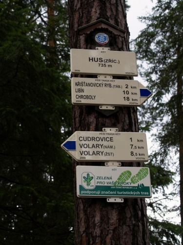 Výška ukazuje, že již jsme v horách, vždyť mohutný Boubín s Bobíkem na západě a Libín severovýchodně jsou jen pár kilometrů od nás.
