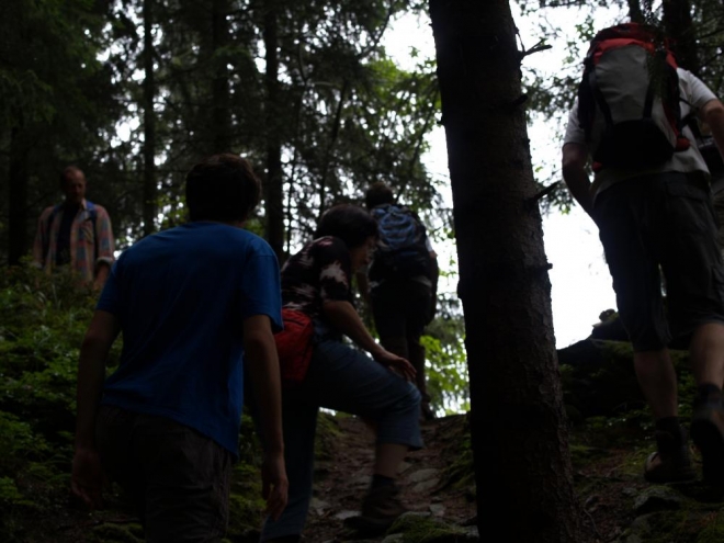 Z hradu stoupáme až k Panskému vrchu (834m).