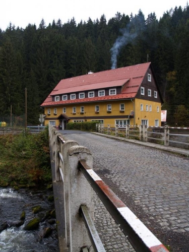 Penzion Bystřina při břehu Vydry.