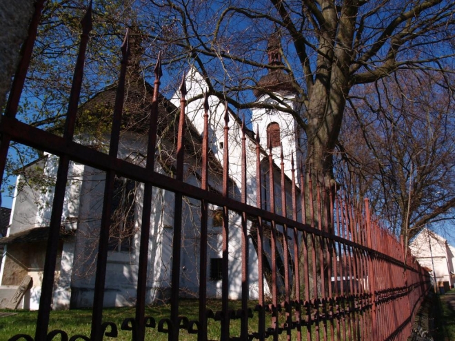 Kostel v Horním Dvořišti je dominanta celé vesnice.