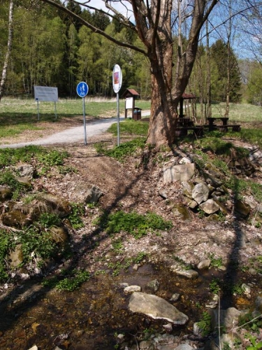 Ještě jeden pohled na sezení u hranic.