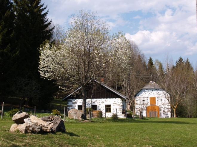 Samoty Schwarzbauer nás zastaví k odpočinku, ze kterého nakonec bude akademická hodinka. 