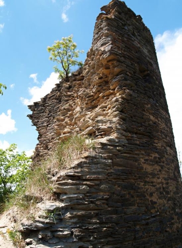 Zřícená věž.