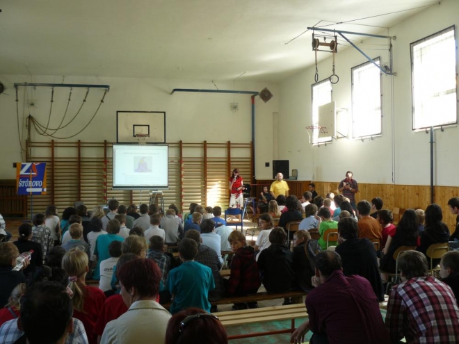 Zahájení mezinárodního kola Baltíka 2011 druhý den ráno. Dětí skutečně hafo.
