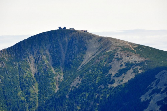 Sněžka přitažena objektivem 200mm.