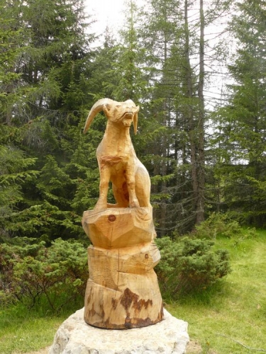 Dřevěná socha kozoroha