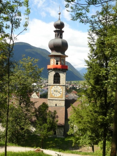 Věž kostela v Brunecku