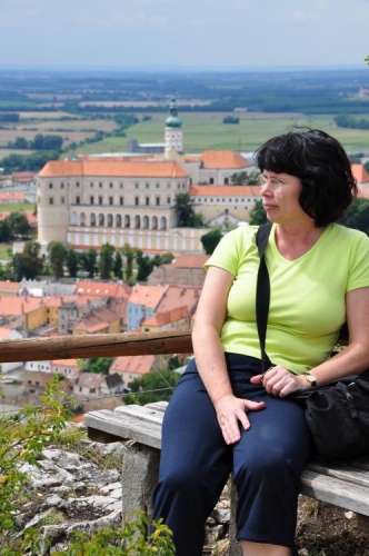 Modelka Lena s krásným pozadím.
