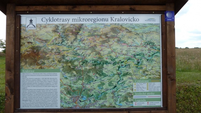 Cyklotrasy mikroregionu Kralovicko aneb pro jistotu vyfocená mapa, protože jsme jednu ze silničních map celé ČR ztratili. (Tom)
