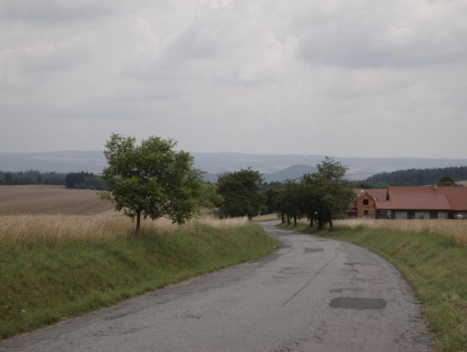 Sjezd ze Svratecké hornatiny směrem na Boskovice, kde bude vytoužený oběd. (Radim)