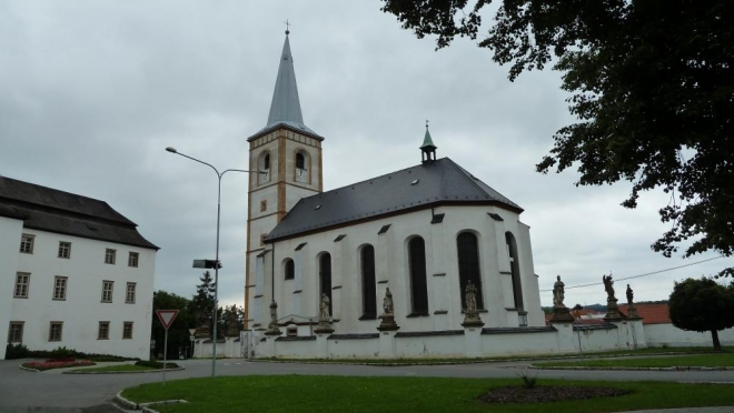 Pěkný bílý kostel, asi v Novém Jičíně (Tom)