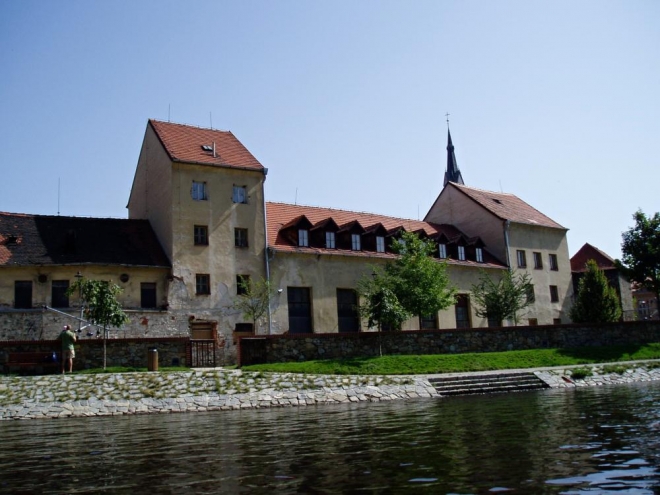 Pohled z vody na nábřeží Vnitřního města.