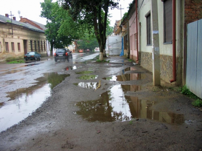 Některé ulice vyžadují od chodce vysokou koncentraci.