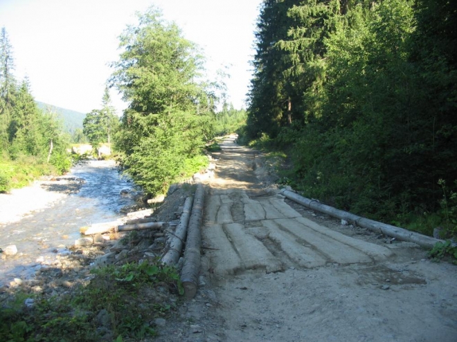 Silnice do Lažeščiny.