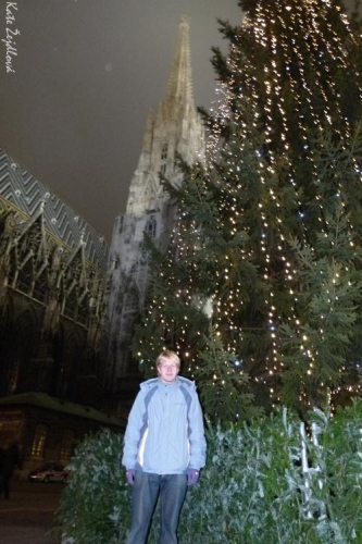 Moje maličkost s vánočním stromem a Stephansdomem v pozadí (Katka Žejdlová)