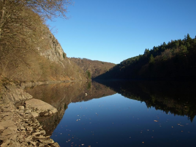 břeh přehrady pod Ztracenkou 