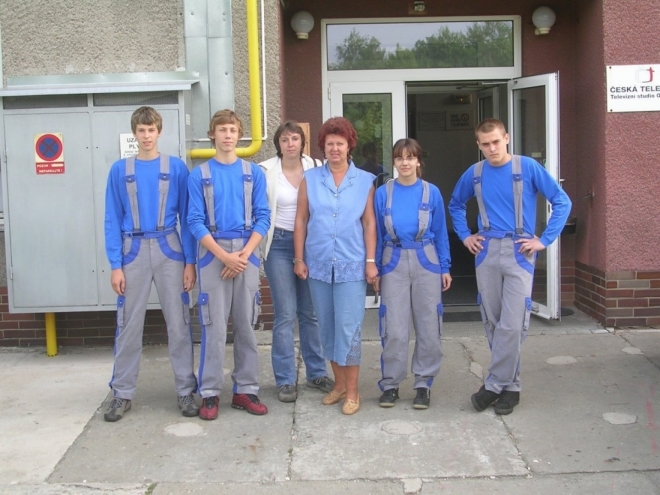 Tým z 9. A, třídní a její dcera (2007, Hana Šimková)
