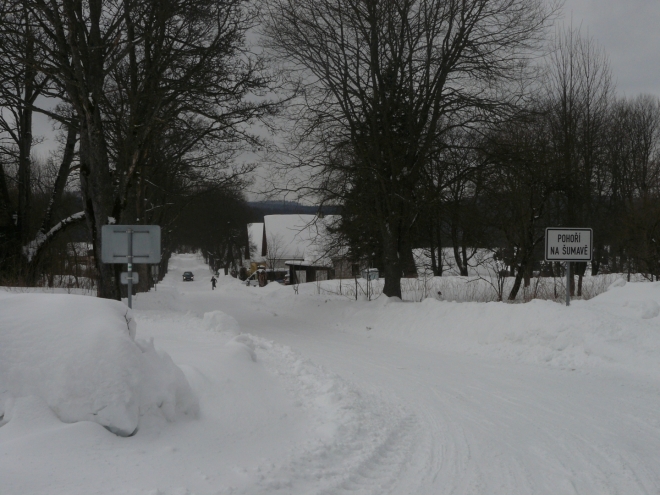 Silnice vedoucí Pohořím na Šumavě, zároveň i jediná ulice.