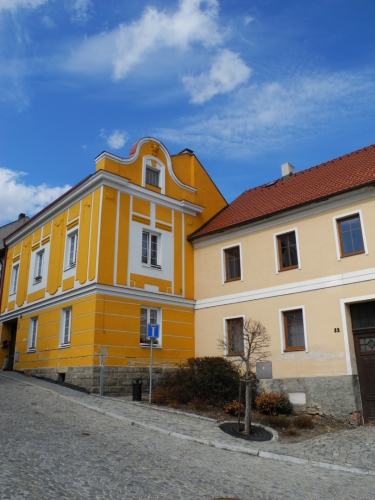 Měšťanský dům v horní části náměstí, které dostalo převážně secesní podobu.