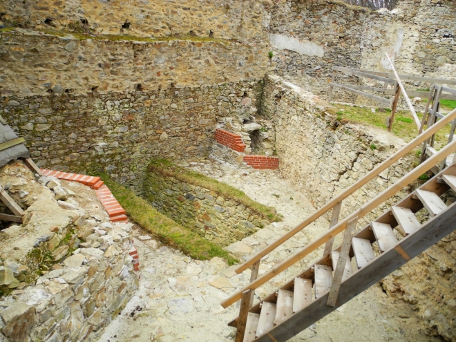 Na zámku dnes probíhá rozsáhlá rekonstrukce a archeologický výzkum.