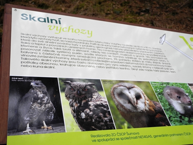 Dostáváme se tak nad skalní ochozy.
