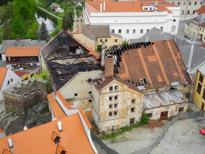 Nedávno vyhořelá budova pivovaru.
