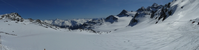 Panorama ledovce pod horou Pointe du Bouchet