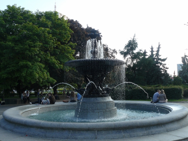 Fontána u paláce