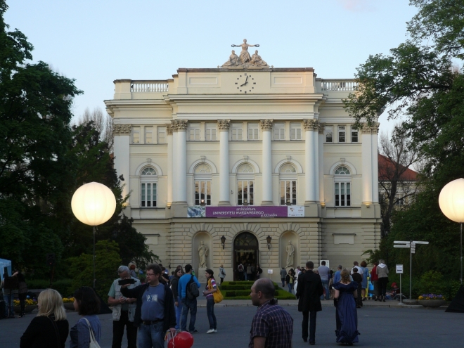 Za branou Varšavské univerzity