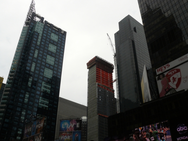 Stavba mrakodrapu aneb i New York se ještě stále vyvíjí.