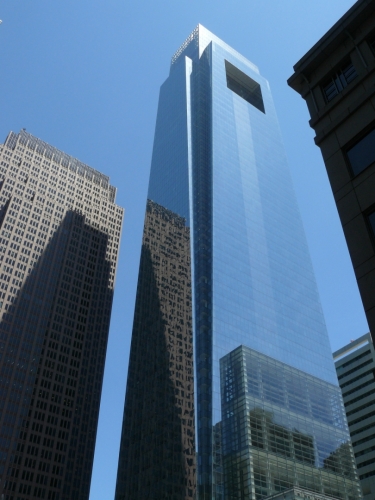 Comcast Center, nejvyšší mrakodrap v tomto městě, měří 297 metrů.