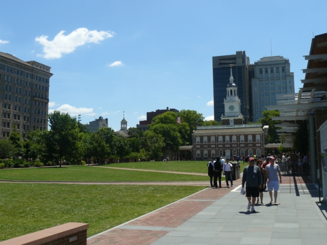Independence Hall a fronta na zvon nezávislosti