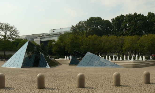Že by napodobenina Louvre? Shodou okolností jsme také před muzeem umění