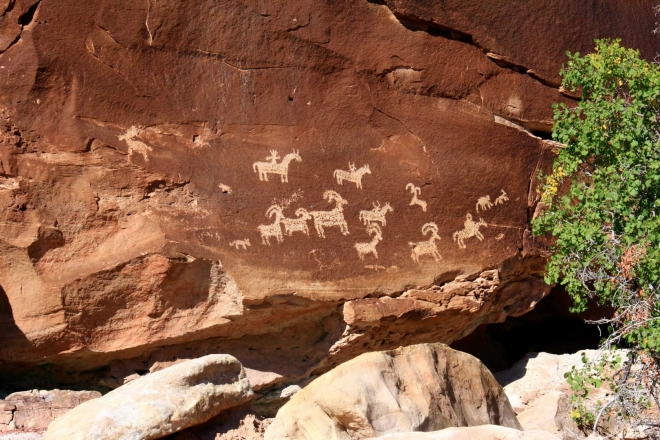 Utah, National Park Arches, Ute Rock Art - staré indiánské malby, odhadovaná doba vzniku mezi 1650 - 1850