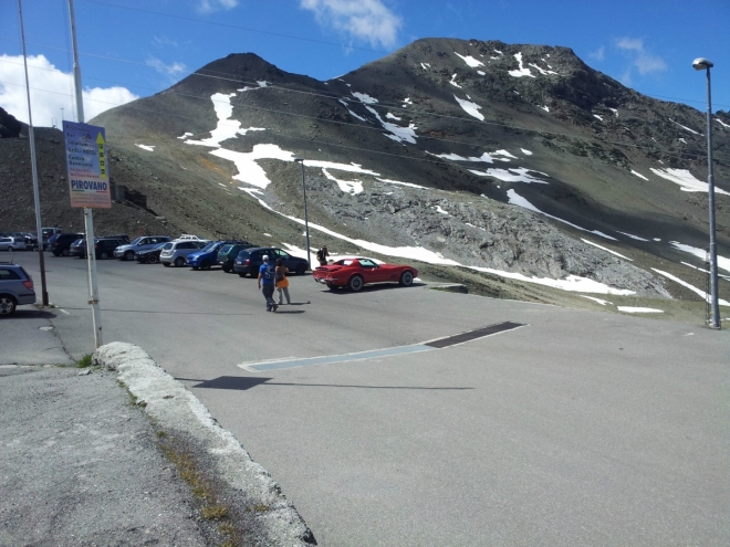 Na Passo dello Stelvio přijel i jeden Ford Corvette