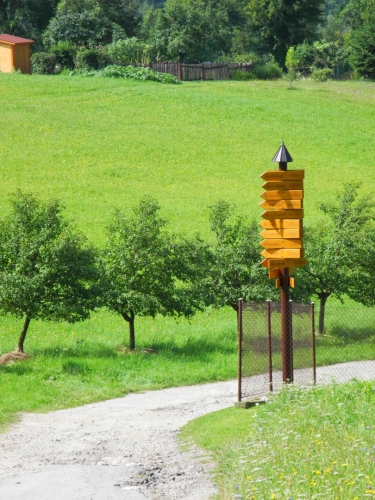Nad chatovou osadou Semenec.