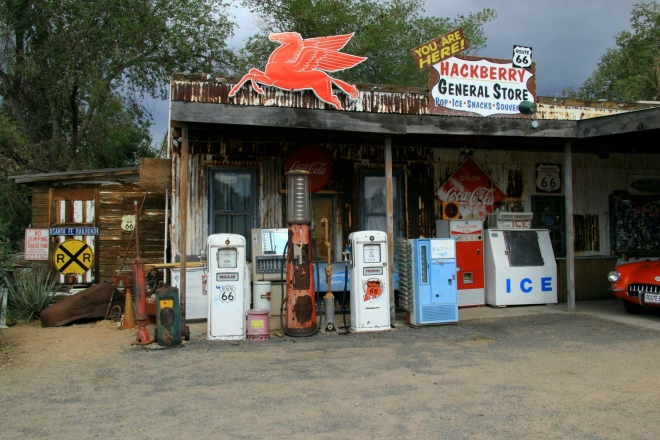 Arizona, US Route 66 - stará pumpa v Hackberry, detailnější pohled