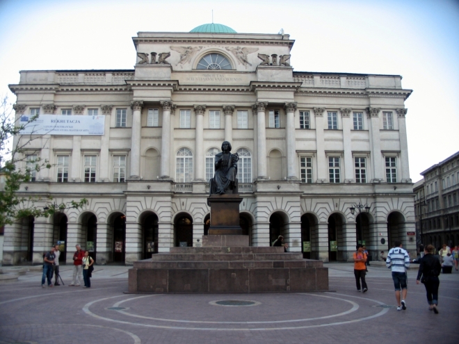 Památník Mikuláše Koperníka a Staszicův palác (snad jsem název z polštiny přeložil správně)