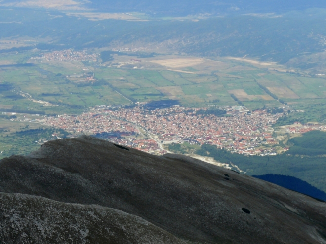 Bansko je opravdu blízko. Člověku by se ani nechtělo věřit, že ještě bude chodit 4 dny po horách a pak tam sejde. 