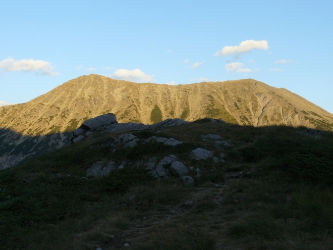 Todorin vrch osvětlený západem slunce.