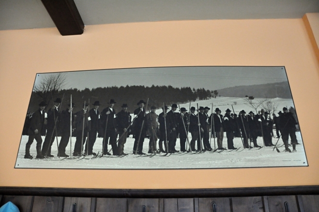 V restauraci Lanovka je i několik fotek pana Seidla, fotografa staré Šumavy. Jeho dům v centru Českého Krumlova, předělaný na ateliér a muzeum, můžete kdykoli navštívit. Sám se na to chystám již delší dobu.