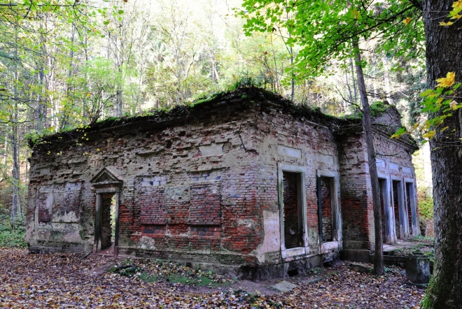Modrý pavilon také býval výstavní. Dnes jsou z něho ruiny, které se ovšem fotí skvěle. 
