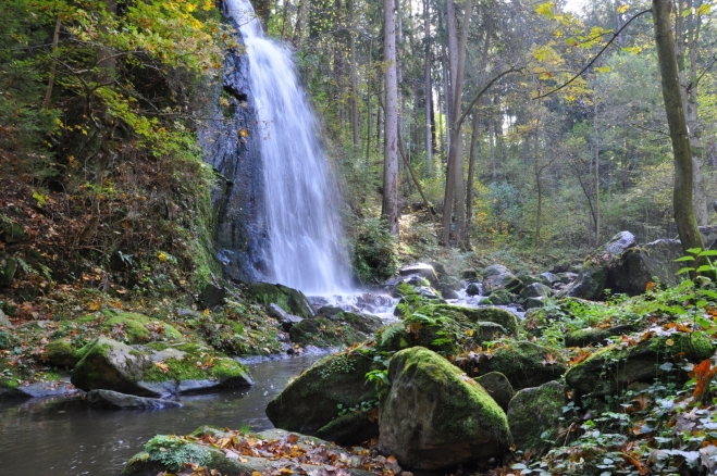 Vodopád v Terčině údolí je sice umělý, ale na kráse mu to nijak neubírá.