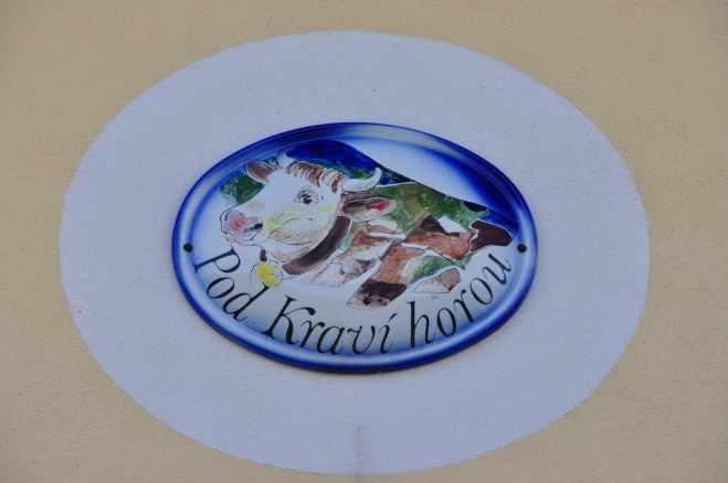 Štít na domu v Hojné Vodě.